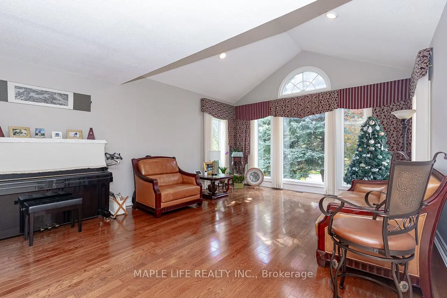 1 Elderwood Drive photo 2