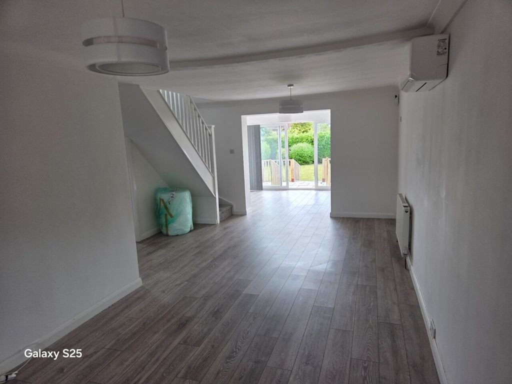 Additional image 10 of 4 bed detached house to rentFieldgate Road, Luton, Bedfordshire LU4