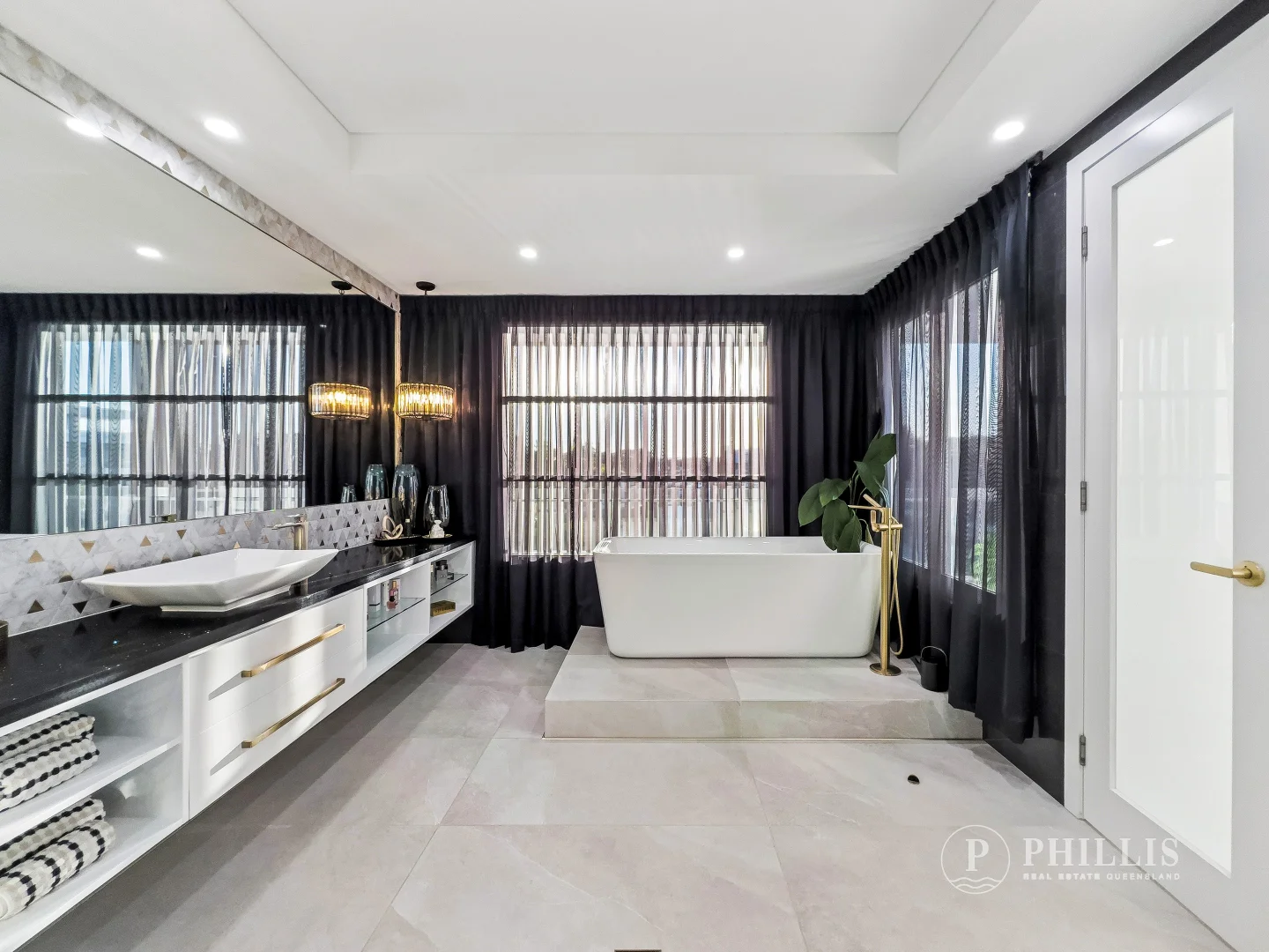 Additional image 21 of 86 Royal Albert Crescent, Sovereign Islands QLD 4216