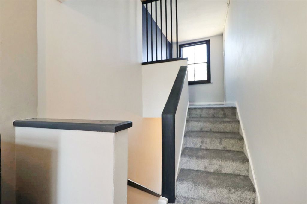 Additional image 6 of 1 bed maisonette to rentCambrian House, Upper St. Johns Road, Burgess Hill, West Sussex RH15