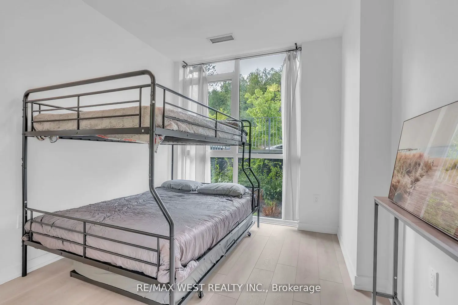 Additional image 4 of 415 Sea Ray Avenue G39