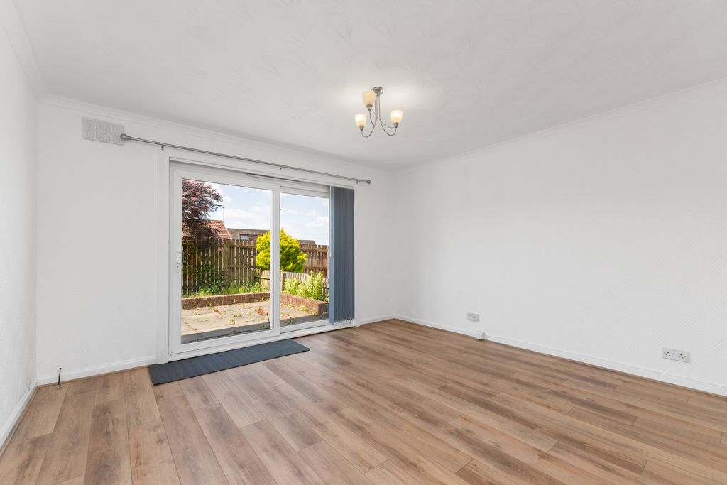 2 bed flat to rentLoch Maree Way, Whitburn EH47 photo 3