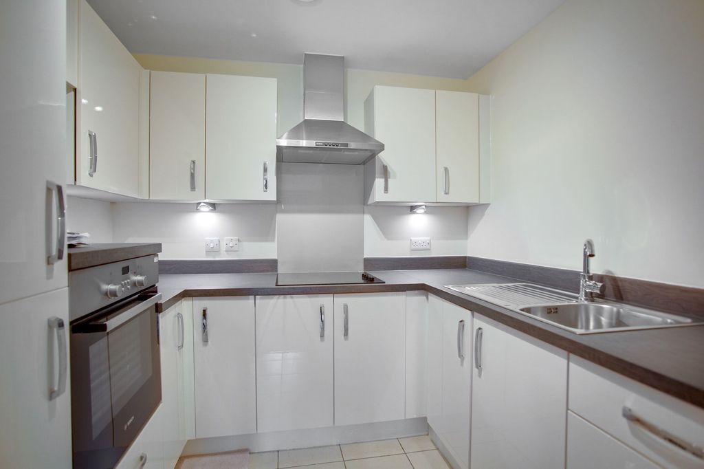 Additional image 2 of 2 bed flat to rentKeeper Close, Taunton TA1