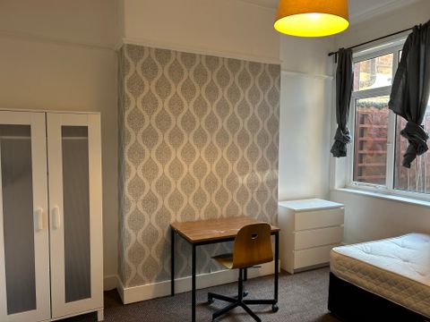 Rathbone Road, Liverpool L15, Room to rent