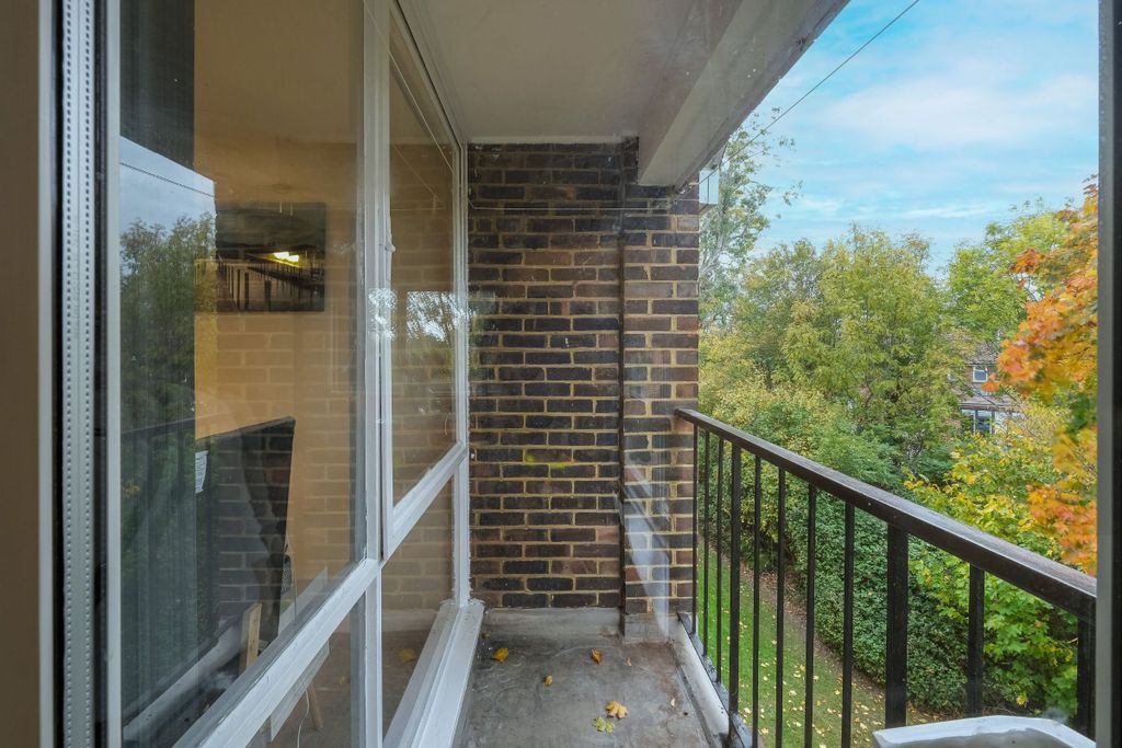 Additional image 7 of 2 bed flat to rentWokingham Road, Binfield, Bracknell RG42