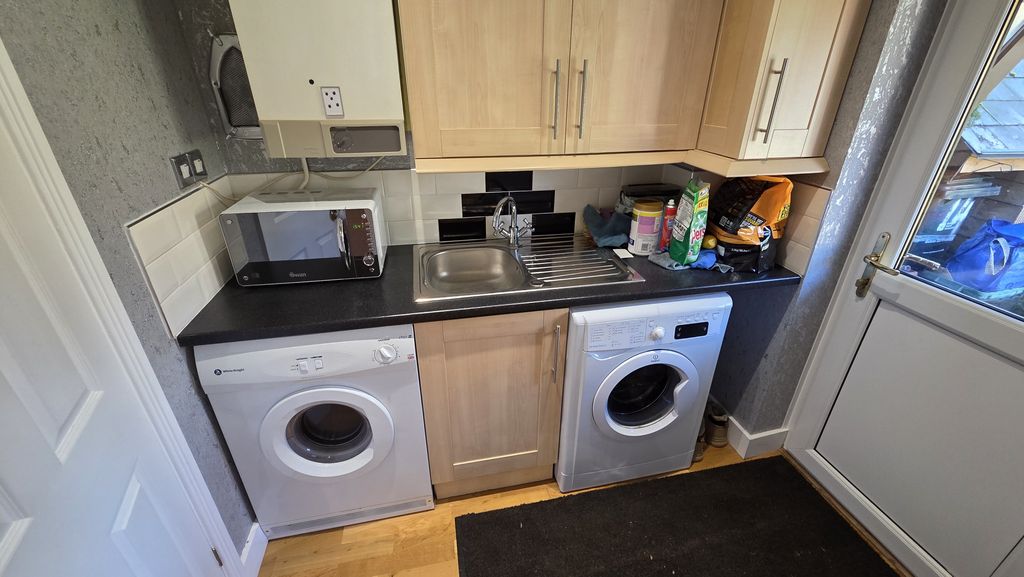 Additional image 6 of 4 bed detached house to rentGillards Close, Rockwell Green, Wellington TA21