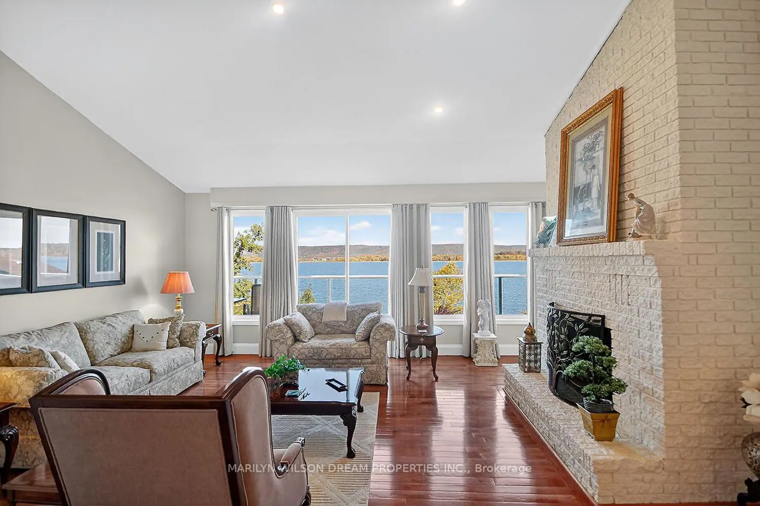 2998 Barlow Crescent photo 4