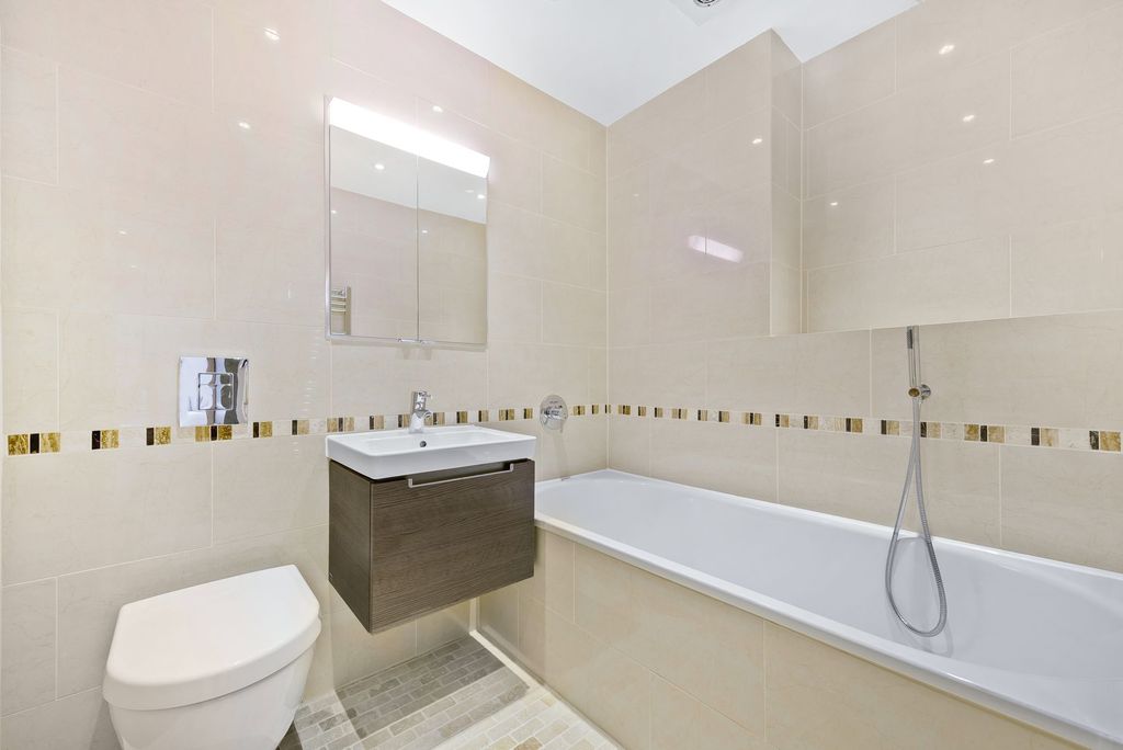 Additional image 6 of 2 bed flat to rentAgincourt, Ascot SL5