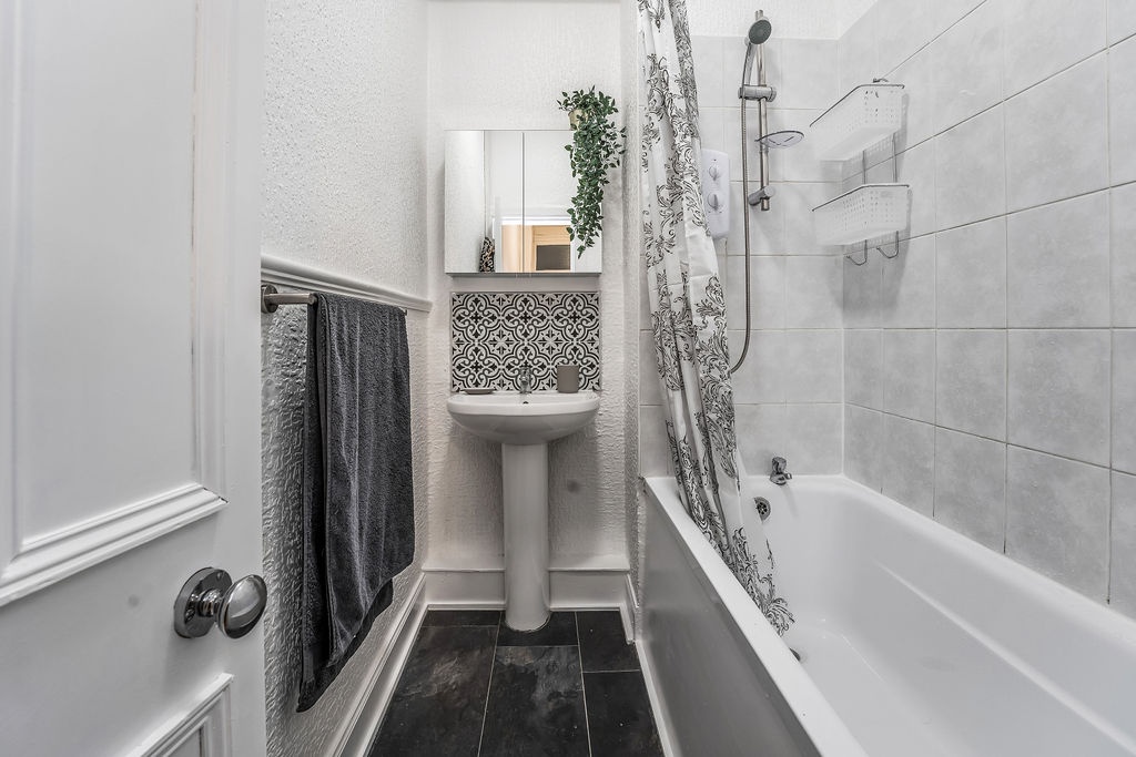 Additional image 11 of 2 Bed Flat, Piersfield Grove, EH8, N1 7GU