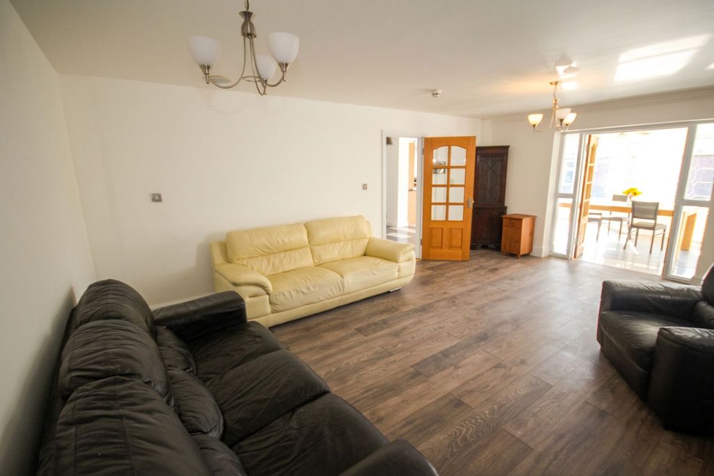 Additional image 33 of 9 bed detached house to rentSomerset Way, Iver SL0