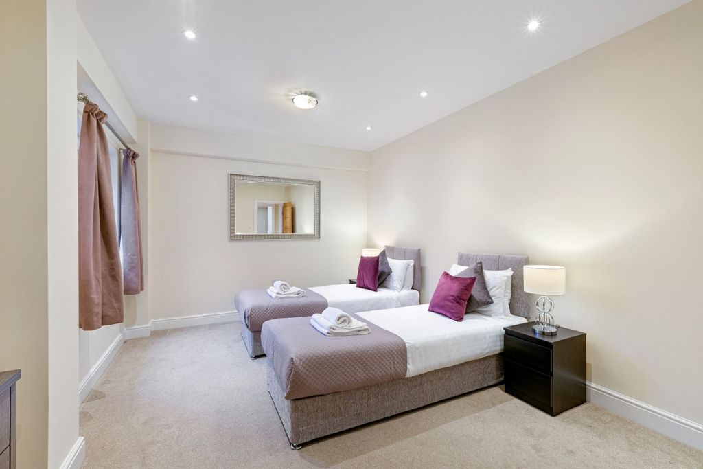 Additional image 2 of 3 bed flat to rentQueen Street, Maidenhead SL6