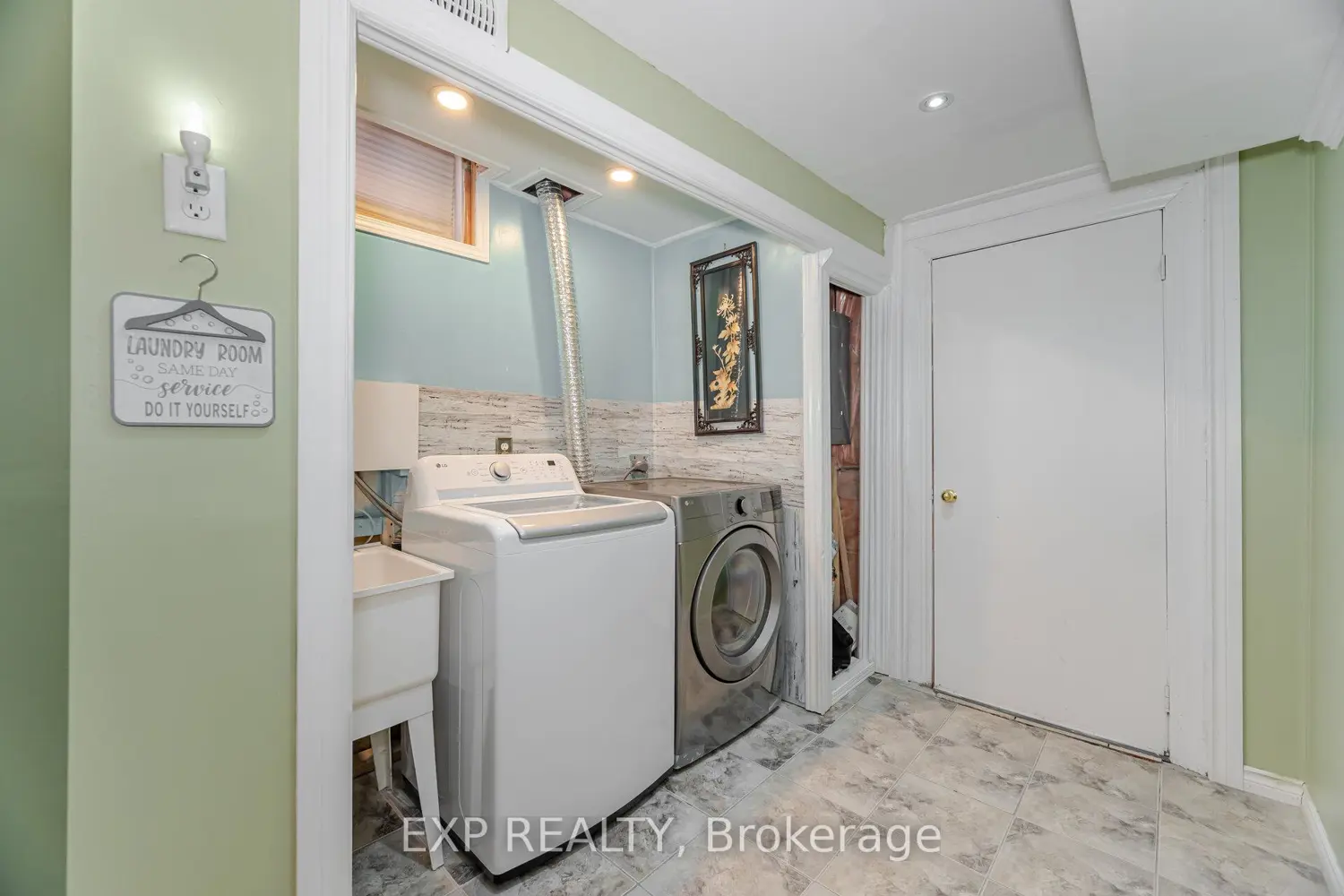 Additional image 18 of 32 Arco Circle