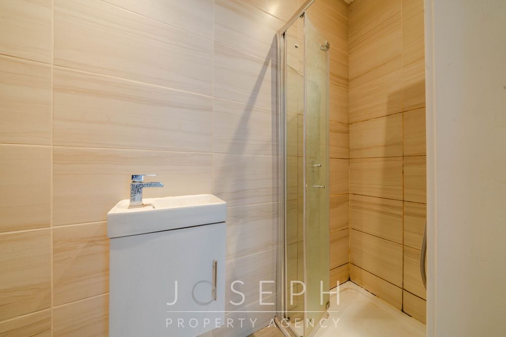 Additional image 9 of 6 bed property to rentFoxhall Road, Ipswich IP3