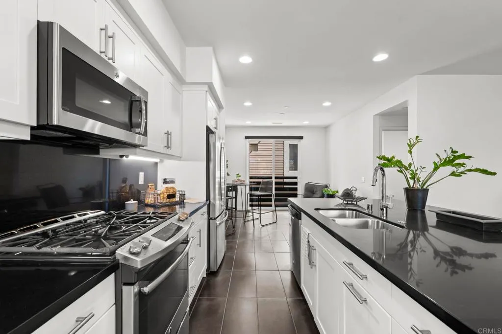 Additional image 73 of 2563 State Street, Carlsbad, CA 92008