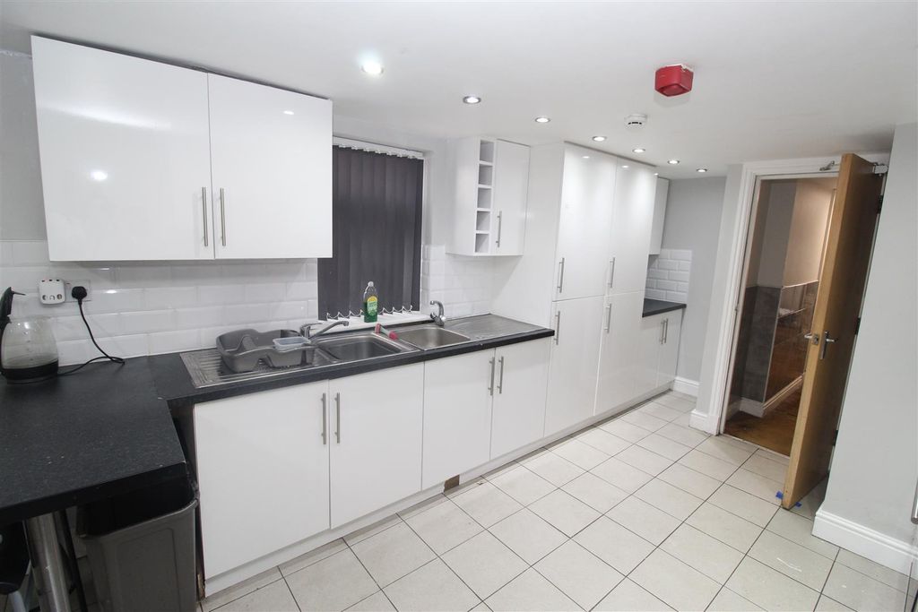 7 bed property to rentMerthyr Street, Cathays, Cardiff CF24