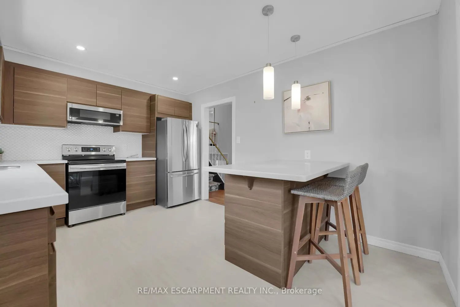 Additional image 3 of 944 & 994 #8 Highway