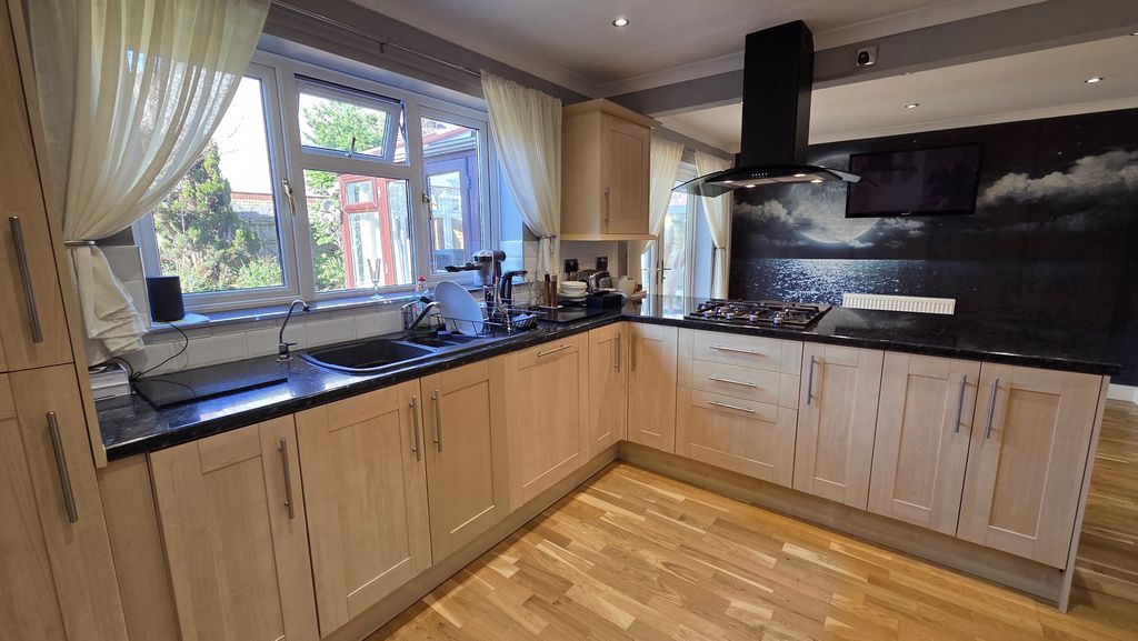 Additional image 5 of 4 bed detached house to rentGillards Close, Rockwell Green, Wellington TA21