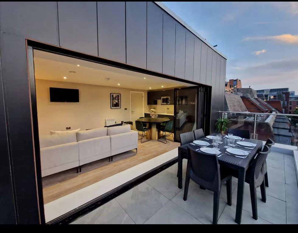 Additional image 2 of 2 bed flat to rentPark Cross Street, Leeds LS1