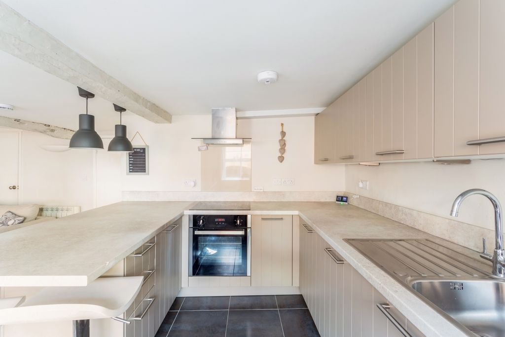 Additional image 4 of 2 bed flat to rentFisherton Street, Salisbury SP2
