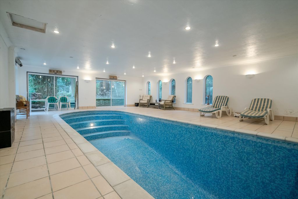 Additional image 13 of 6 bed detached house to rentKennel Avenue, Ascot, Berkshire SL5