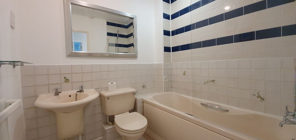 Additional image 6 of 2 bed flat to rentTwo Rivers Way, Newbury RG14