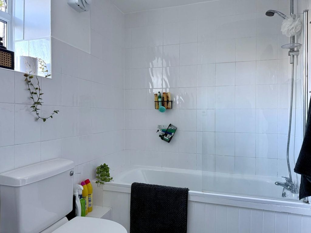 Additional image 14 of 2 bed flat to rentRosebery Place, Penarth CF64