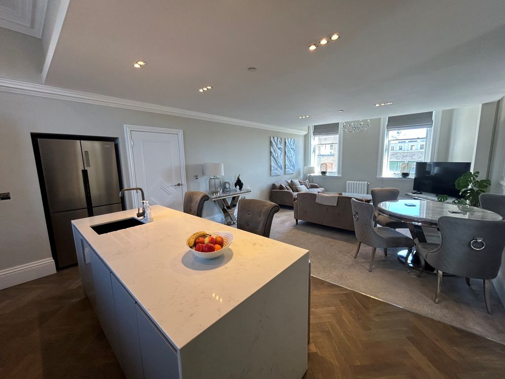 2 bed flat to rentMount Stuart Square, Cardiff CF10 photo 4