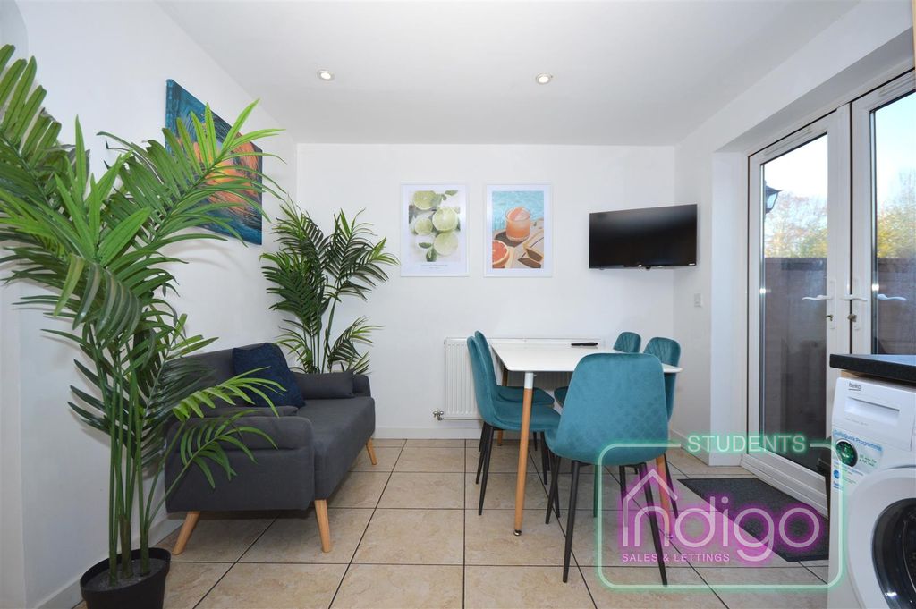 Additional image 2 of 5 bed property to rentChervil Close, Newcastle ST5