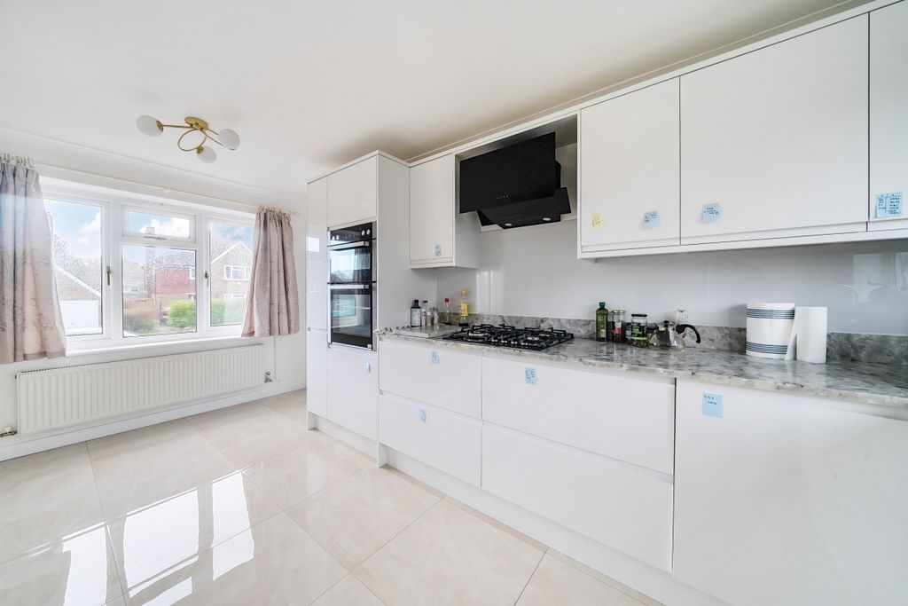 Additional image 3 of 4 bed detached house to rentHarlands Road, Haywards Heath RH16