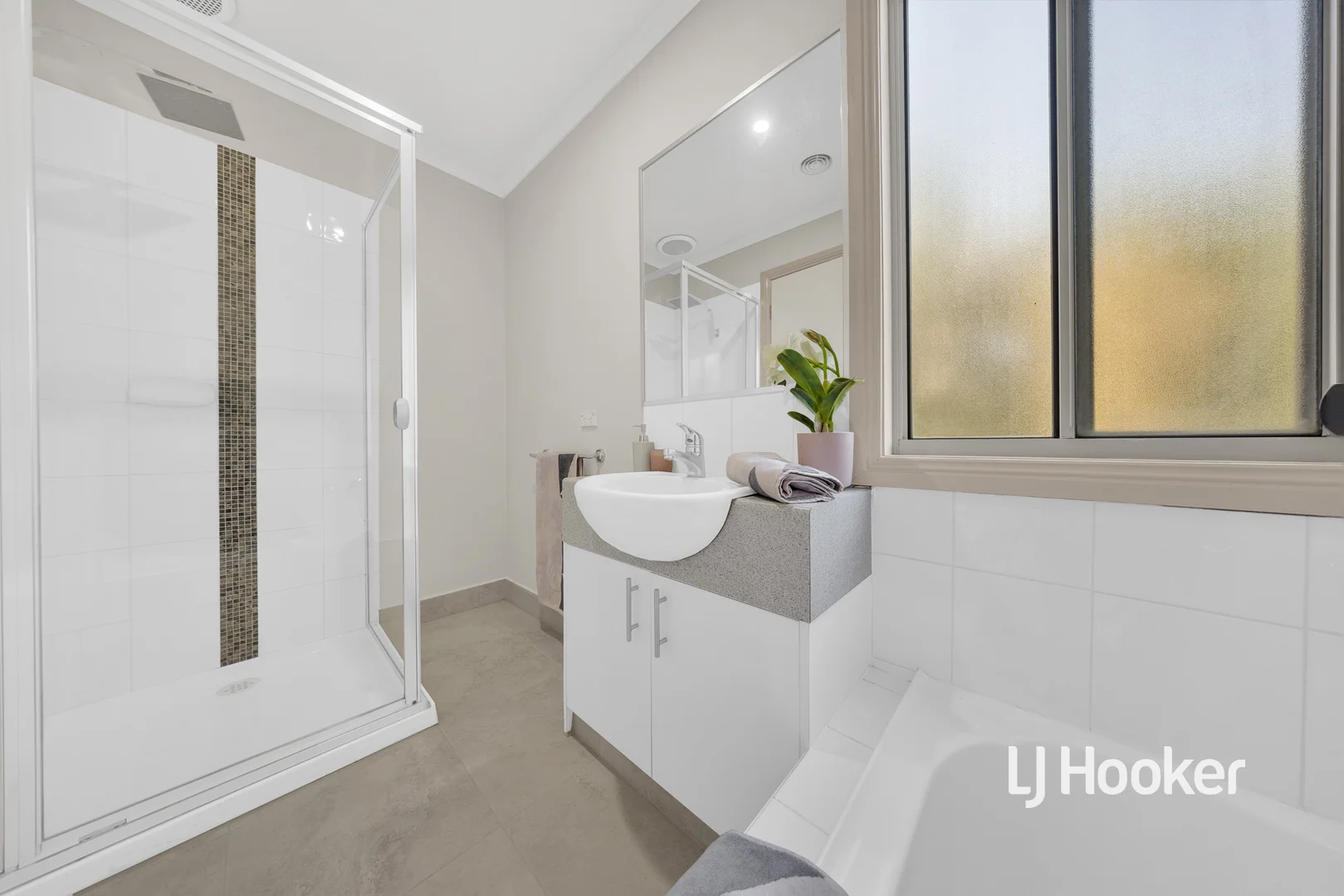 Additional image 14 of 1/41 Hyde Park Terrace, Point Cook VIC 3030