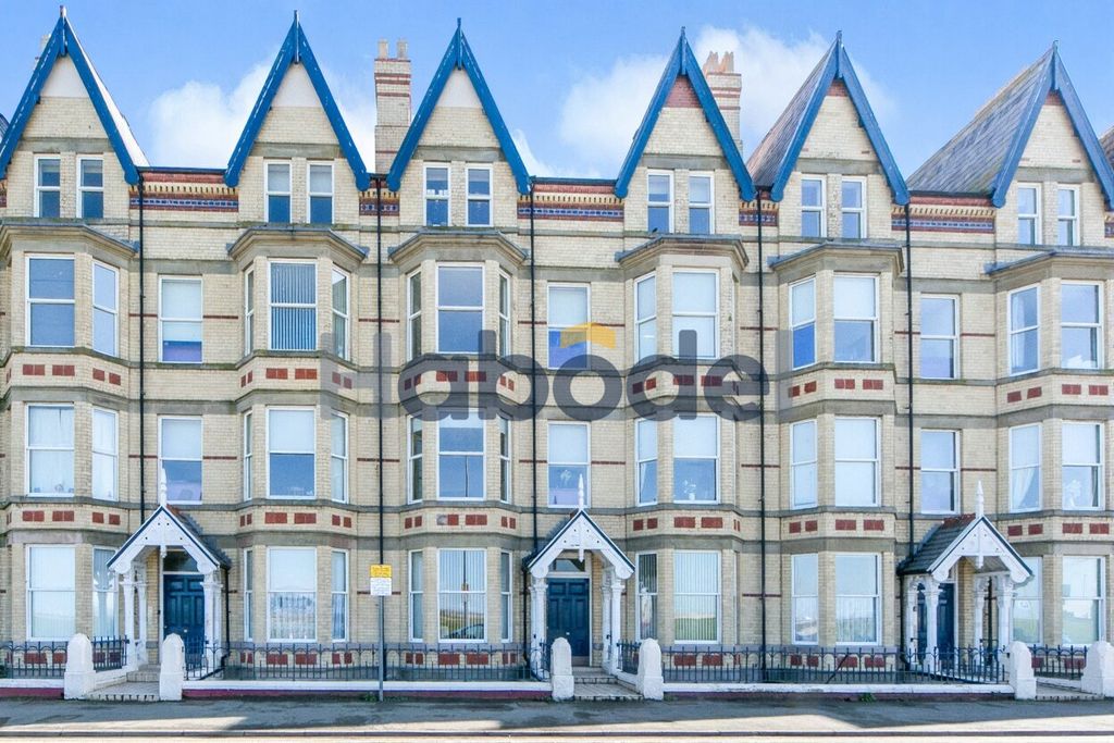 1 bed flat to rentWest Parade, Rhyl LL18