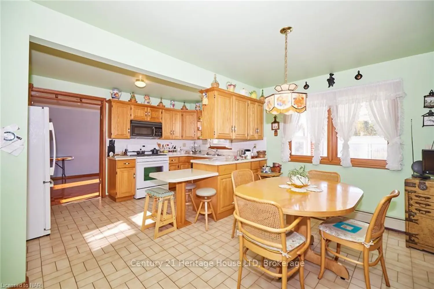 191 Cairns Crescent photo 5
