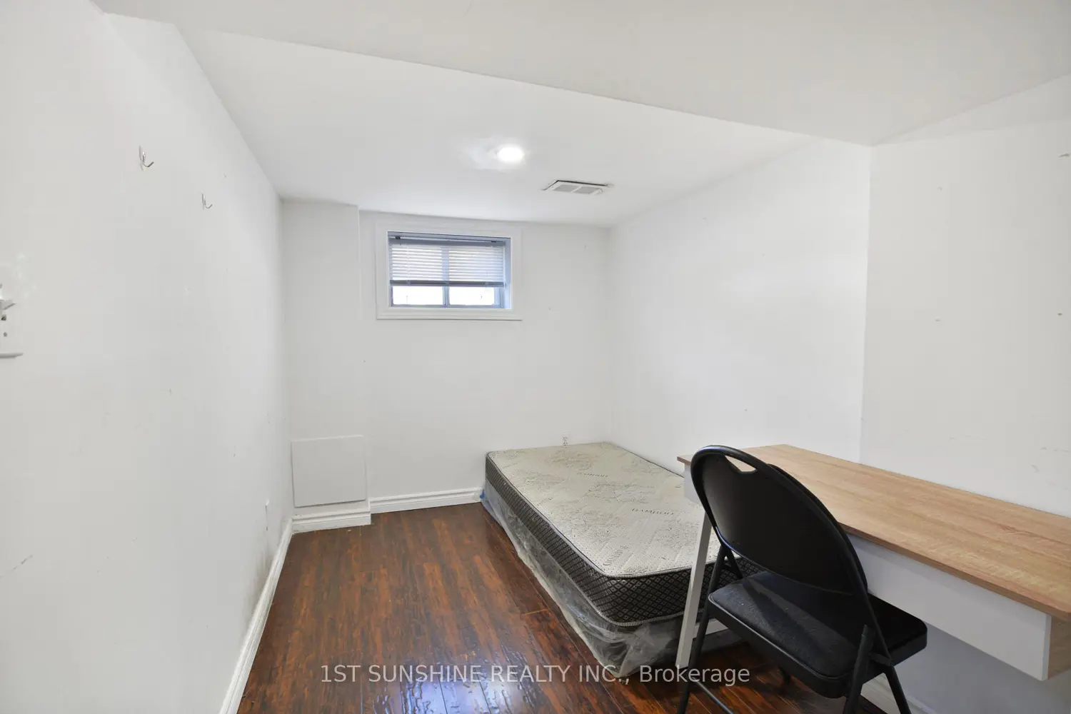 Additional image 12 of 61 Broadway Avenue