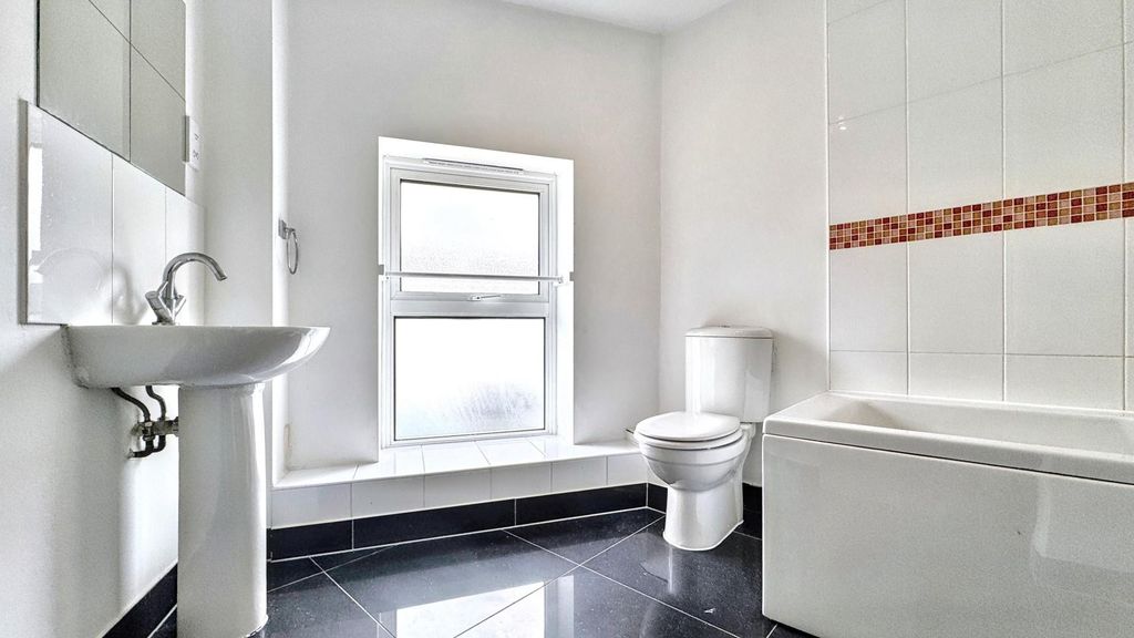 Additional image 13 of 4 bed end terrace house to rentAshley Mews, Portview Road, Bristol BS11
