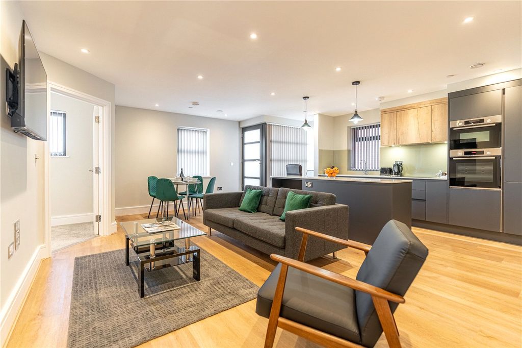 2 bed flat to rentBond House, Oxford Road, Reading RG1