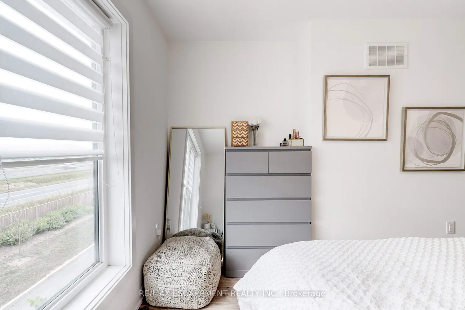 Additional image 19 of 590 North Service Road 46