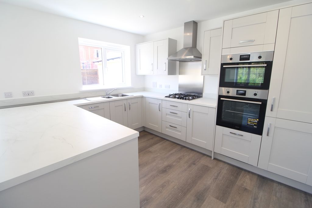 Additional image 3 of 4 bed detached house to rentPettits Drive, Bury St Edmunds IP32