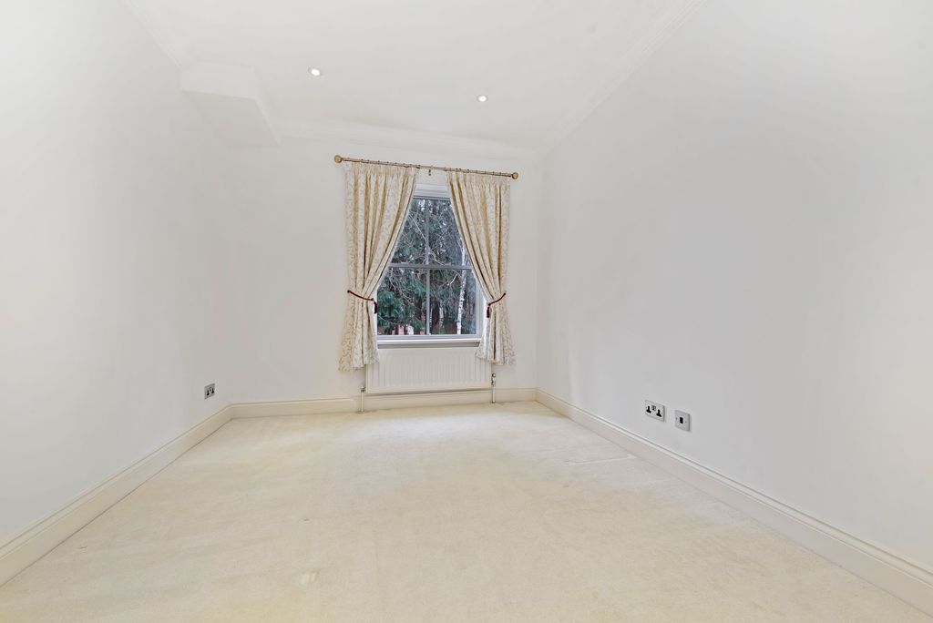 Additional image 7 of 2 bed flat to rentAgincourt, Ascot SL5
