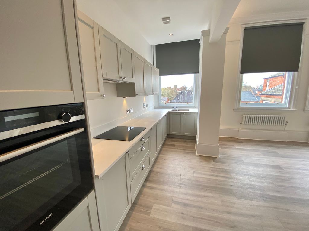 2 bed flat to rentSt. Marys Gate, Derby DE1 photo 3
