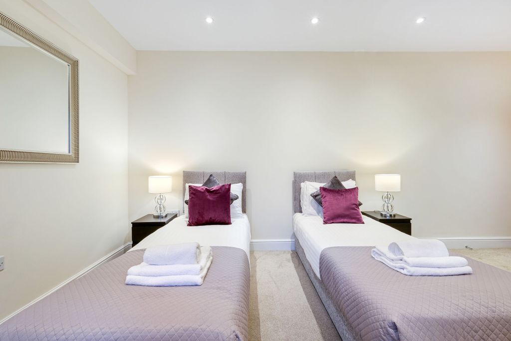 Additional image 3 of 3 bed flat to rentQueen Street, Maidenhead SL6