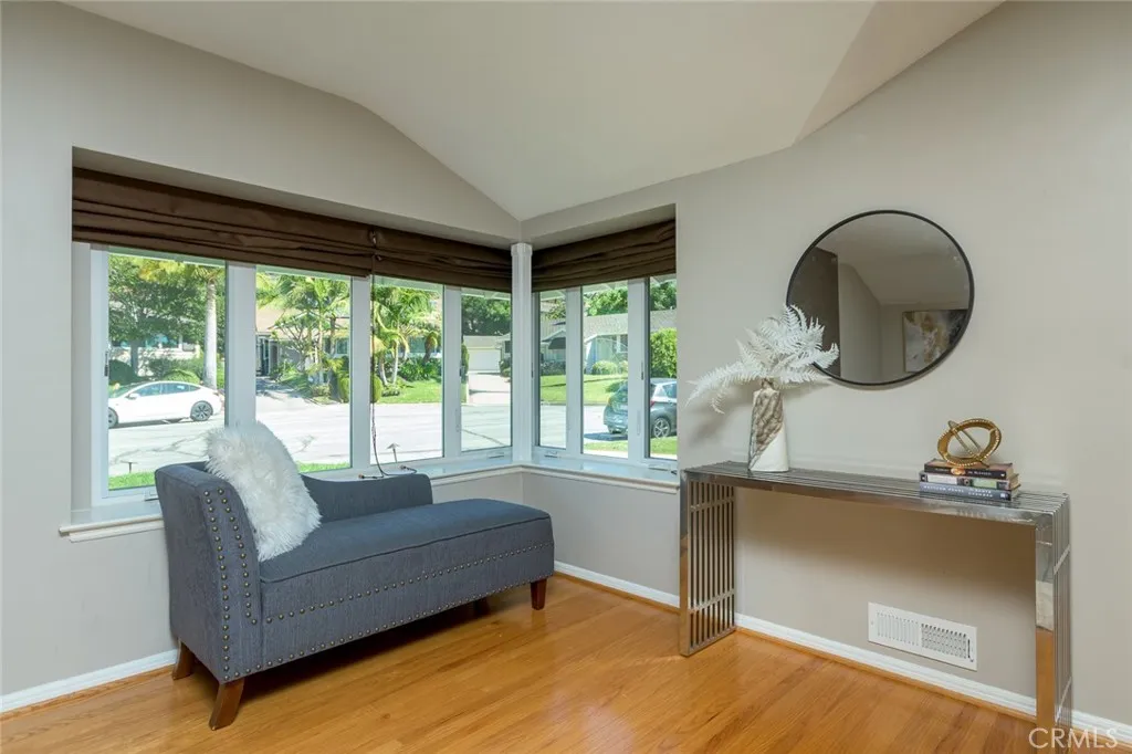 Additional image 13 of 306 Parkwood Drive, Glendale, CA 91202