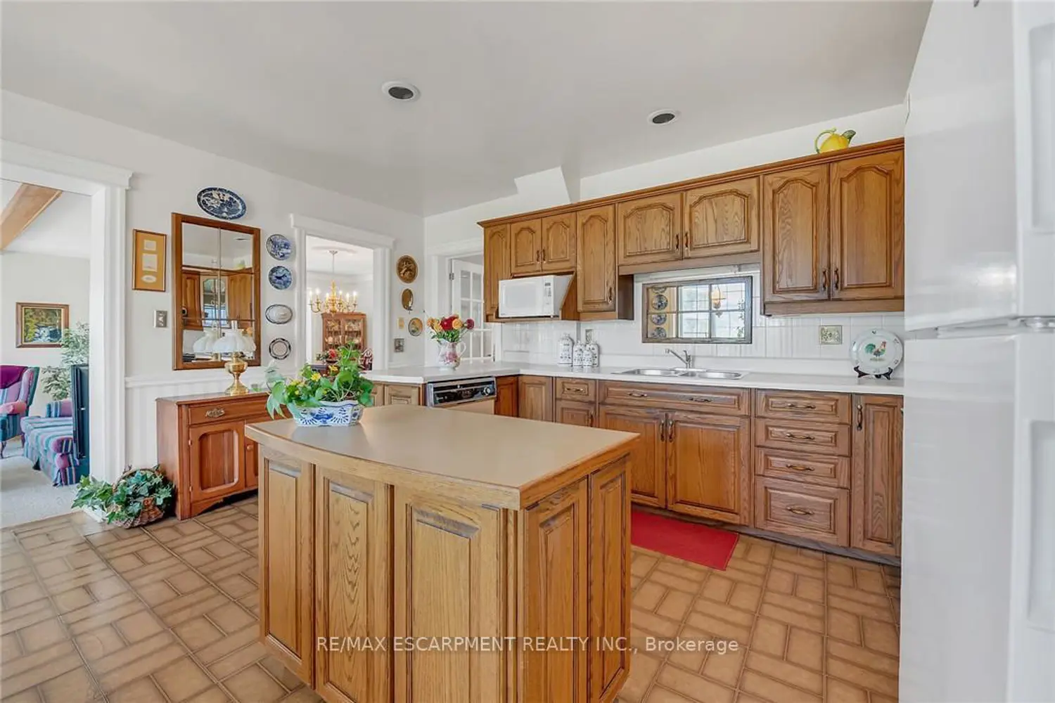 Additional image 8 of 5581 King Street