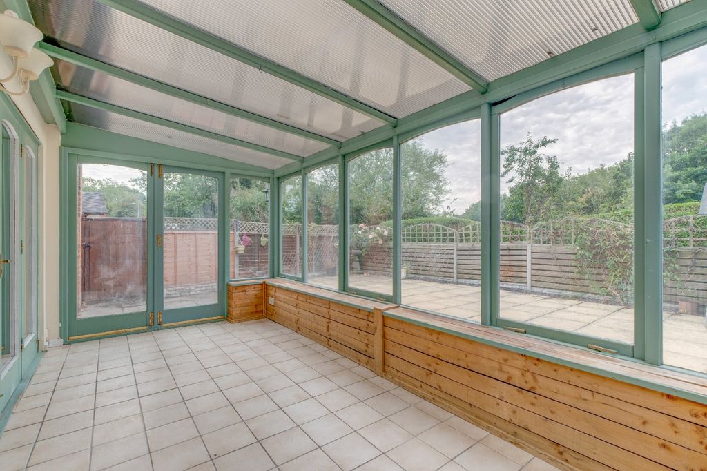 4 bed barn conversion to rentBrooklands Lane, Redditch, Worcestershire B98 photo 3