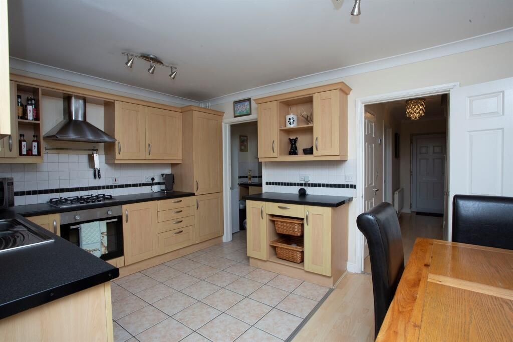 Additional image 3 of 3 bed end terrace house to rentRhiw'r Derwen, Llanharan, Pontyclun CF72