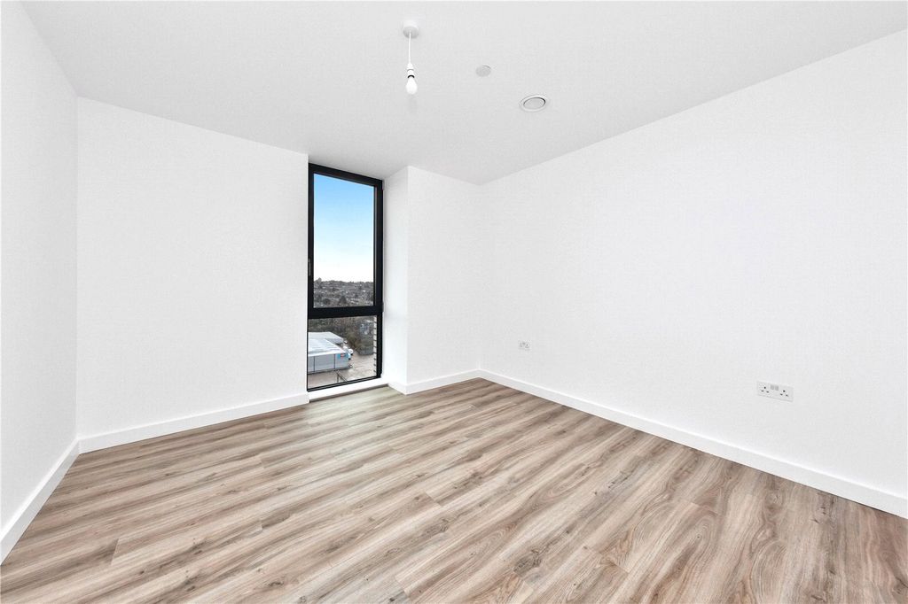 Additional image 6 of 2 bed flat to rentViva Court, Kimpton Road, Luton LU2