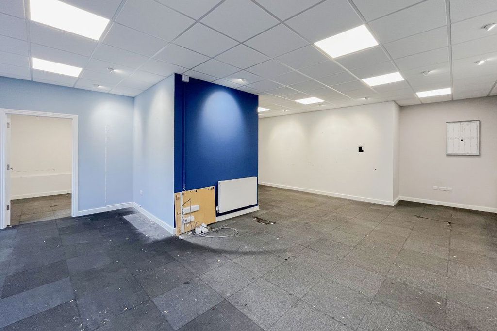 Additional image 3 of Property to rentUnit 3 The Market Place, Blackwood NP12