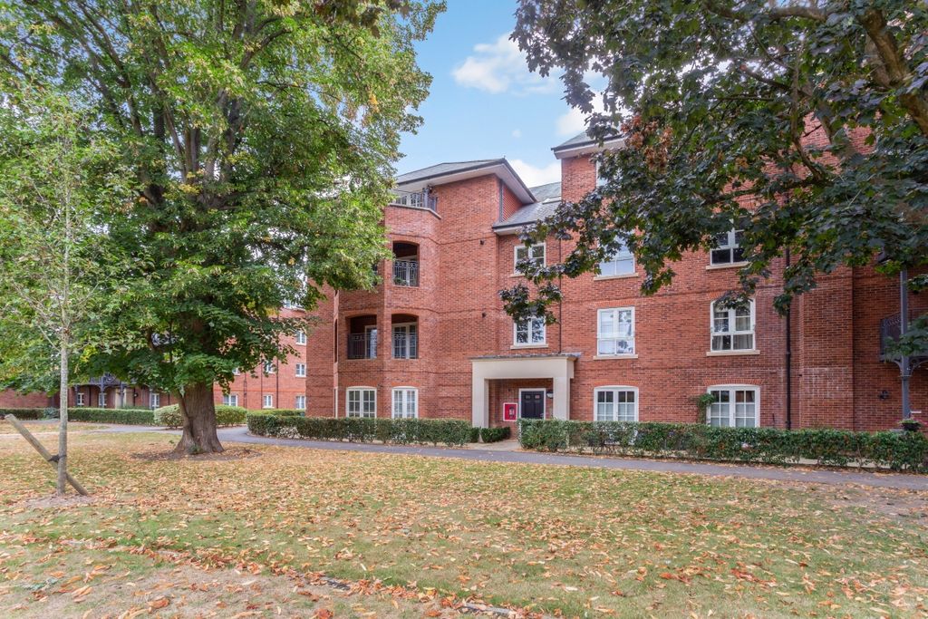 Additional image 13 of 2 bed flat to rentWindsor Court, Marlow SL7