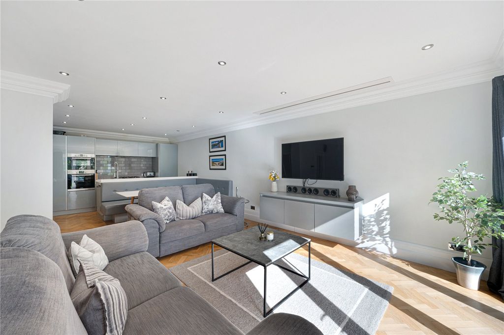 Additional image 8 of 2 bed flat to rentAdlington Road, Wilmslow, Cheshire SK9