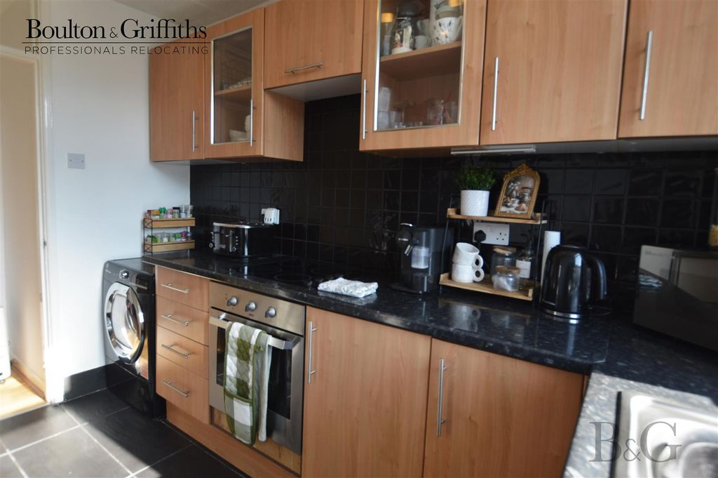Additional image 6 of 2 bed flat to rentRowan House, Bridge Street, Penarth CF64