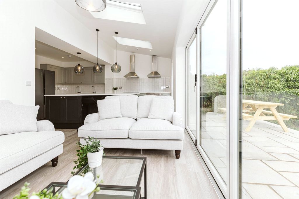 Additional image 2 of 7 bed semi-detached house to rentGayner Road, Horfield, Bristol, Bristol BS7